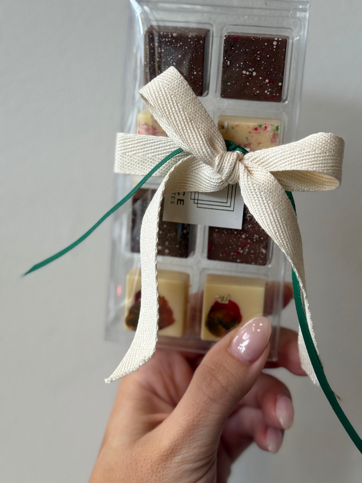 Dolce Holiday Box of 8