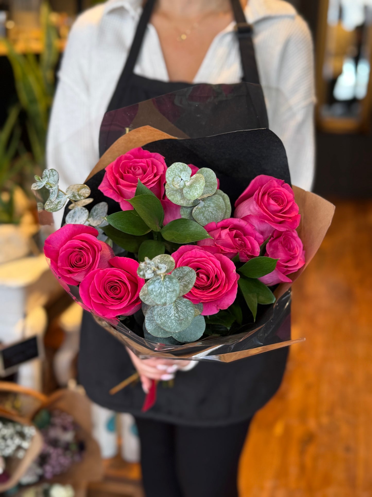 Pink Minimalistic- 8 Roses